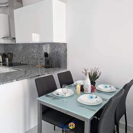 First Floor 2 Bedroom Near Emerald Isle Lf13