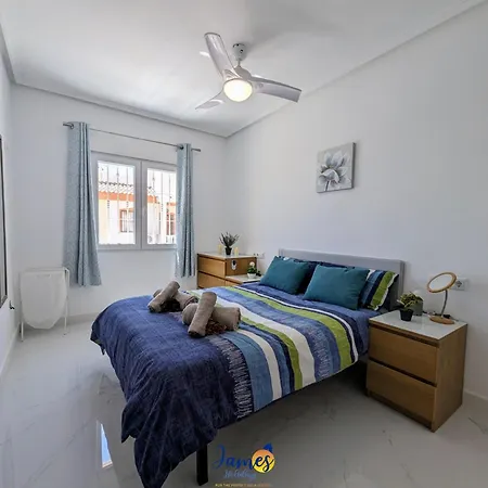 Apartment First Floor 2 Bedroom Near Emerald Isle Lf13